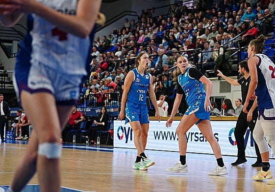 Abby Meyeres celebra un punto en el encuentro de Avenida este domingo.