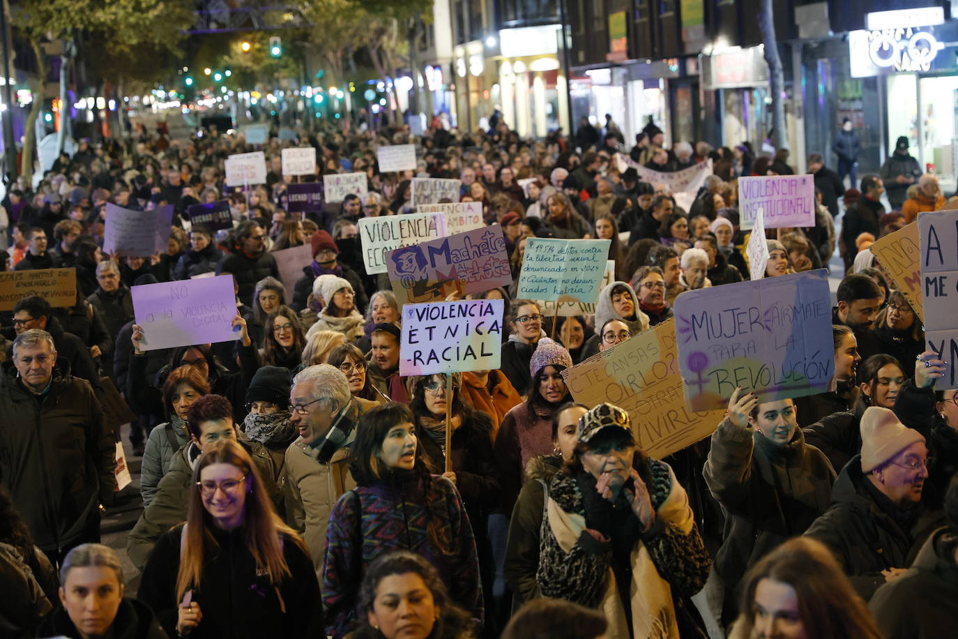 Por las que están y por las que faltan: un 25-N que multiplica el compromiso en Salamanca, en imágenes