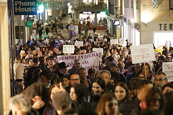Imagen de la manifestación que recorrió las calles de Salamanca este martes, 25 de noviembre, con motivo del Día Internacional de la Eliminación de la Violencia contra la Mujer.