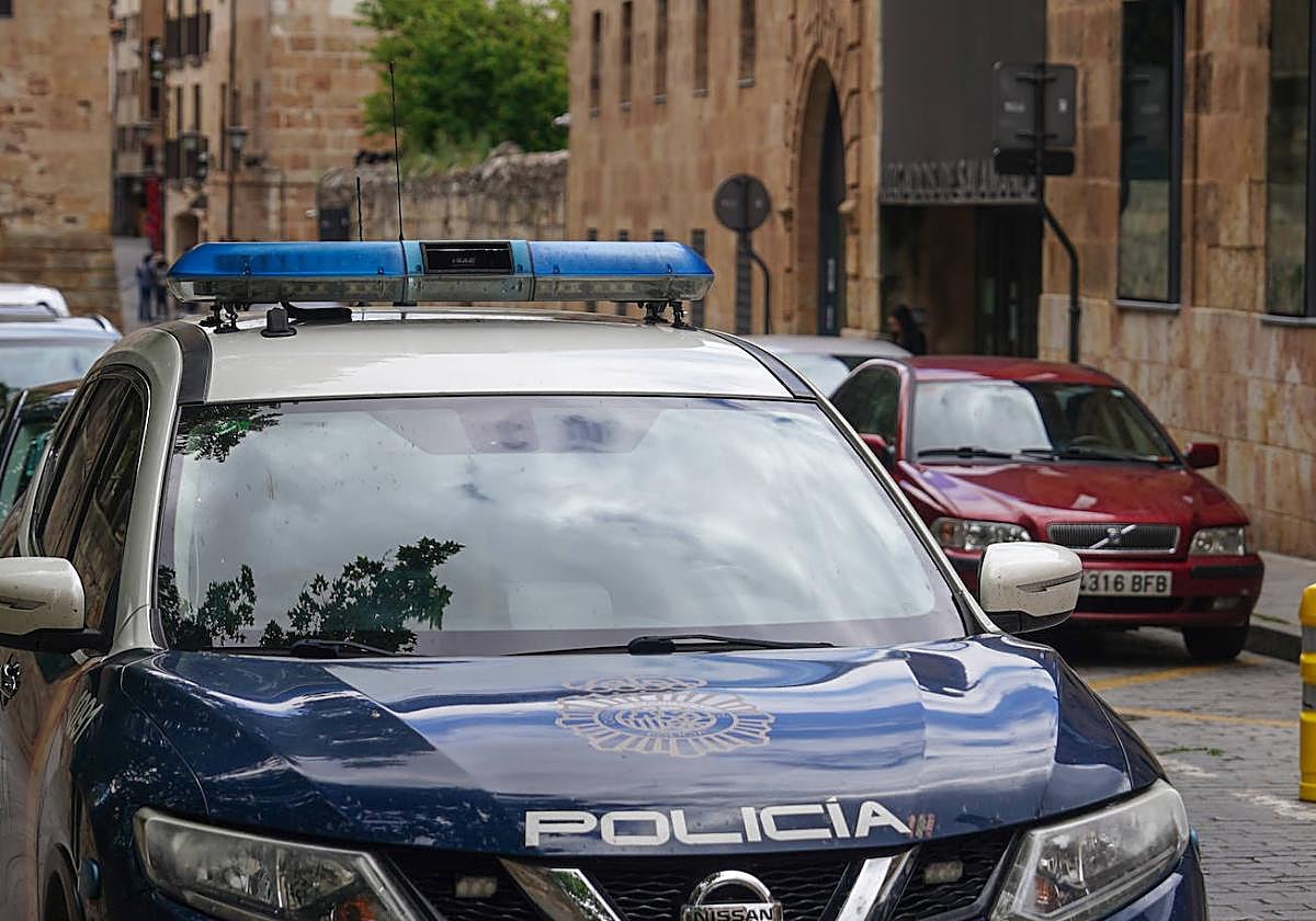 Policía Nacional, a la puerta de los Juzgados de Colón.