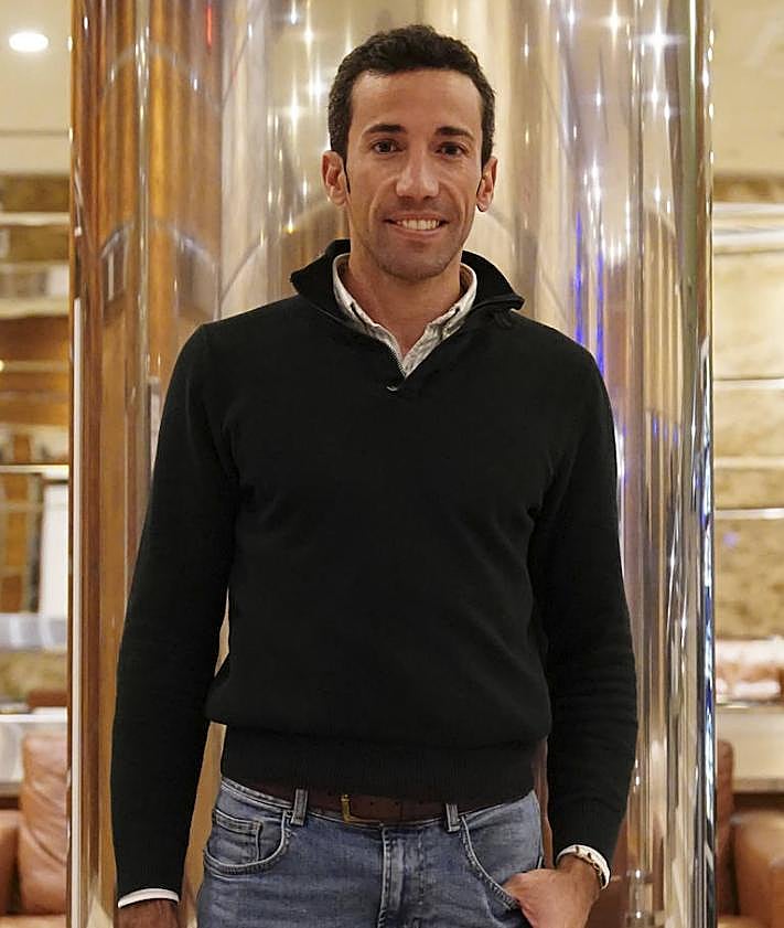 Imagen secundaria 2 - David de Miranda, en varios momentos de la entrevista de LA GACETA DE SALAMANCA.