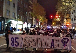 «Mujeres, unidas, libres y vivas»: el Movimiento Feminista se manifiesta en Salamanca