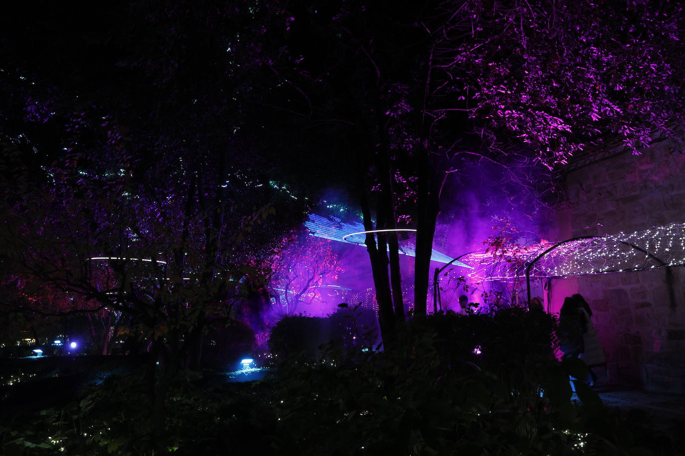 El encanto de la Navidad recala en Salamanca: el jardín mágico del Huerto, en imágenes