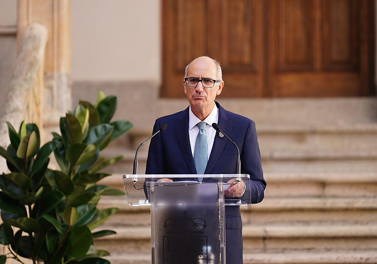 El presidente de la Diputación de Salamanca, Javier Iglesias.
