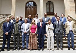 El presidente de la Diputación, con varios alcaldes de la provincia.