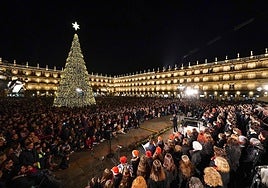 El encendido de las luces del año pasado, en una imagen compartida por el Ayuntamiento de Salamanca.