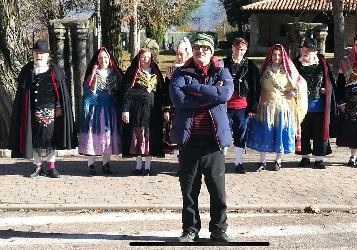 Gabriel Velázquez junto a integrantes del rodaje