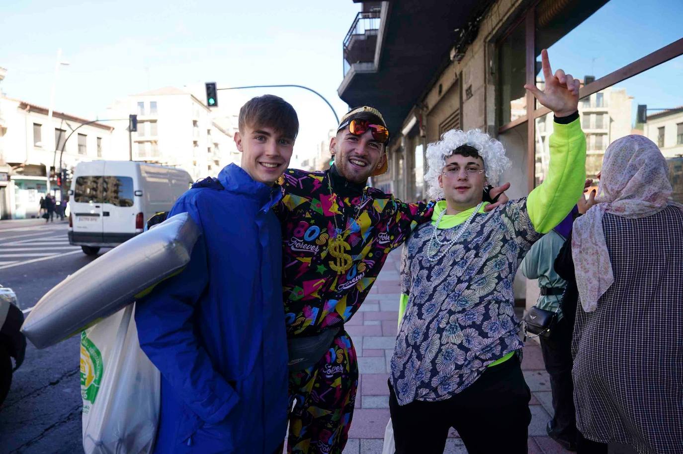 Los Minions, Winnie de Pooh y Mario Bros disfrutan de la fiesta en la Facultad de Educación