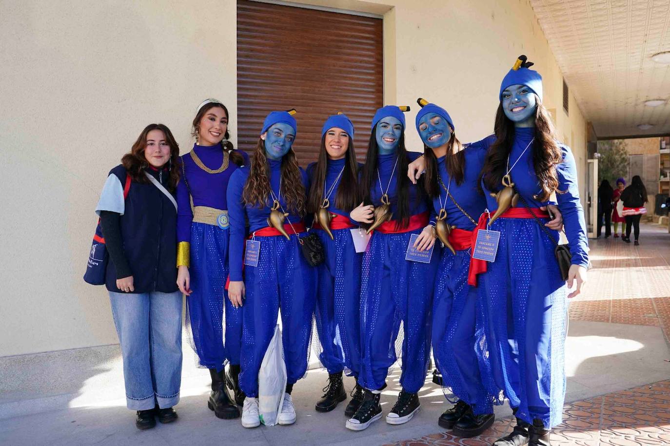 Los Minions, Winnie de Pooh y Mario Bros disfrutan de la fiesta en la Facultad de Educación