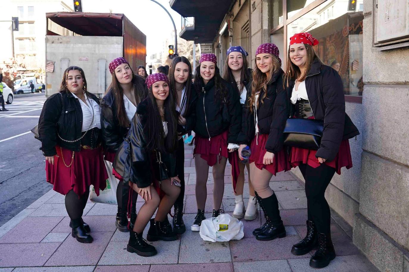 Los Minions, Winnie de Pooh y Mario Bros disfrutan de la fiesta en la Facultad de Educación