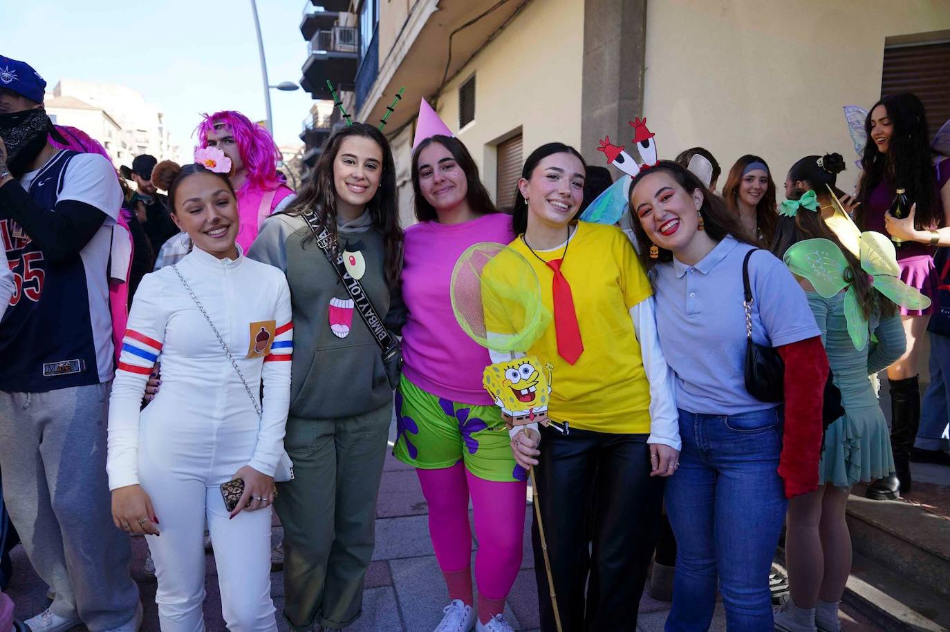 Los Minions, Winnie de Pooh y Mario Bros disfrutan de la fiesta en la Facultad de Educación