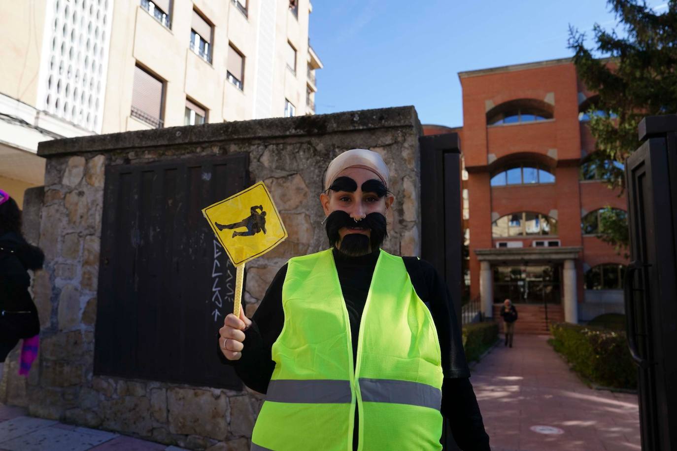 Los Minions, Winnie de Pooh y Mario Bros disfrutan de la fiesta en la Facultad de Educación