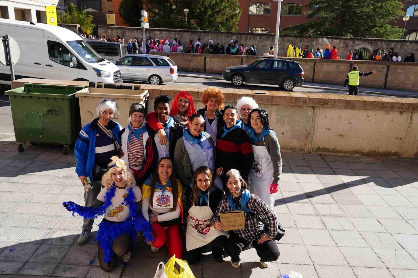 Los Minions, Winnie de Pooh y Mario Bros disfrutan de la fiesta en la Facultad de Educación