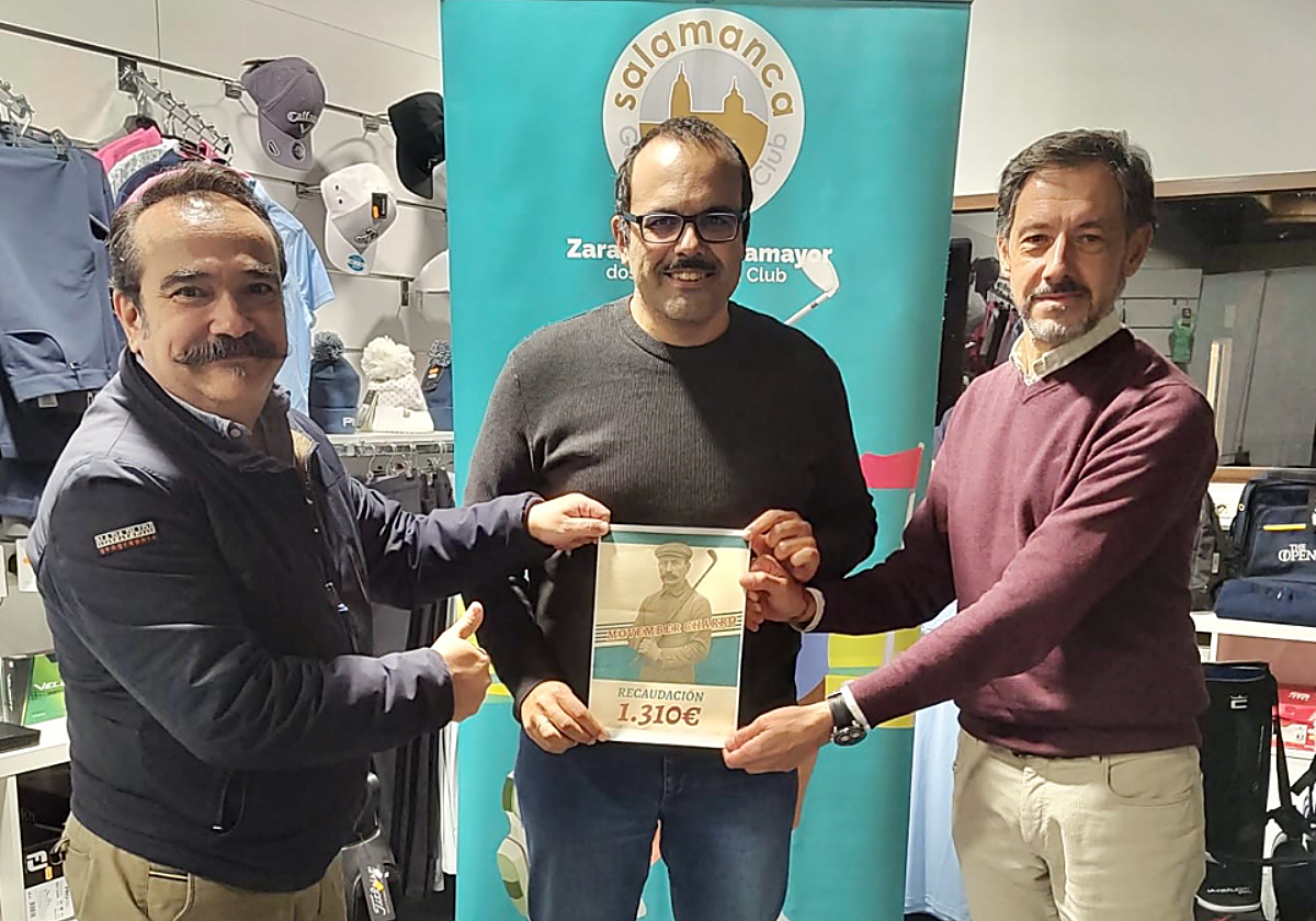 Pablo Martínez, Juan Carlos Bernal y Moisés Blanco, en el acto de entrega.