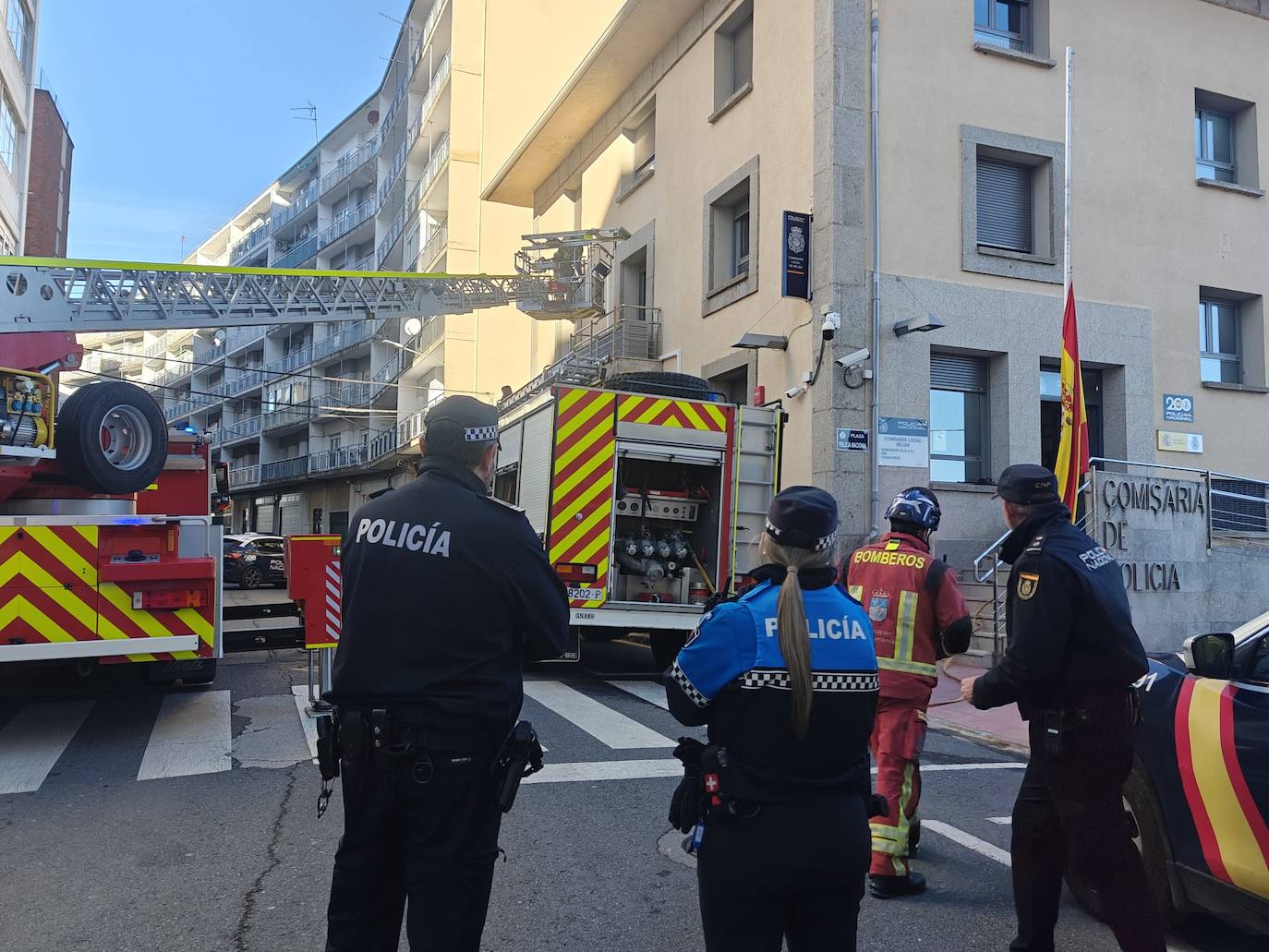 Dos personas &#039;rescatadas&#039; de la comisaría de Policía de Béjar en un simulacro conjunto con los Bomberos