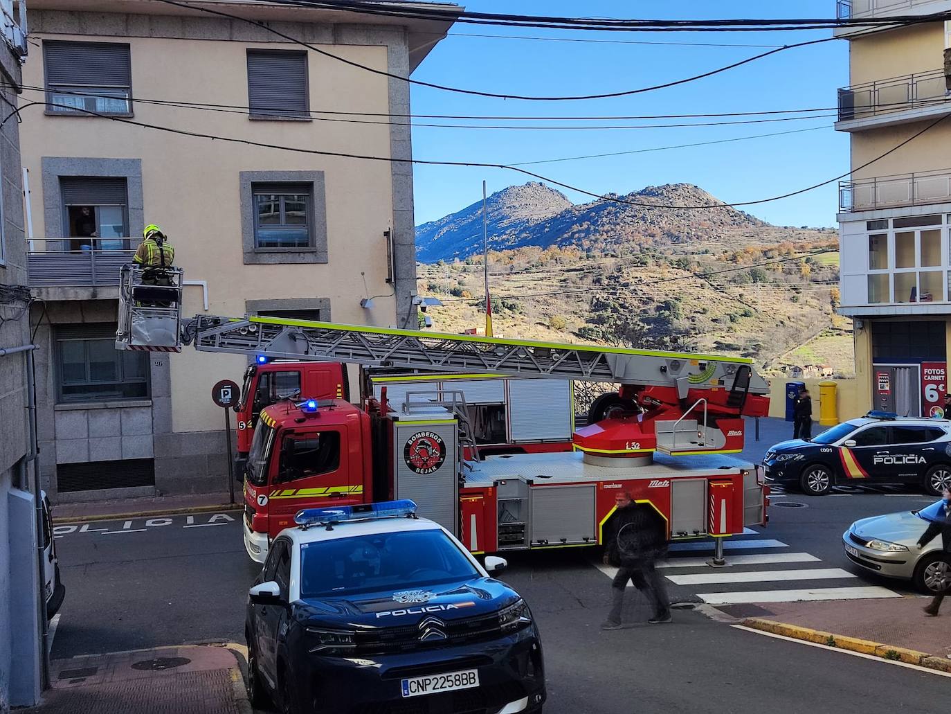 Dos personas &#039;rescatadas&#039; de la comisaría de Policía de Béjar en un simulacro conjunto con los Bomberos