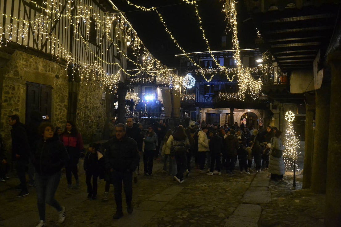 La Navidad Ya Brilla En La Alberca Tras El Encendido Del Alumbrado La la-navidad-ya-brilla-en-la-alberca-tras-el-encendido-del-alumbrado-la