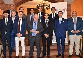 Galardonados y autoridades, en la gala taurina celebrada ayer en un céntrico hotel de Béjar con buen ambiente y grupos de aficionados disfrutando de la velada.