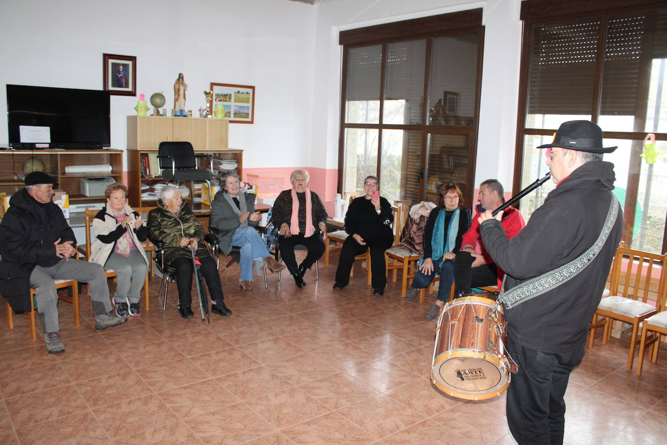 Gallegos de Solmirón disfruta de una castañada