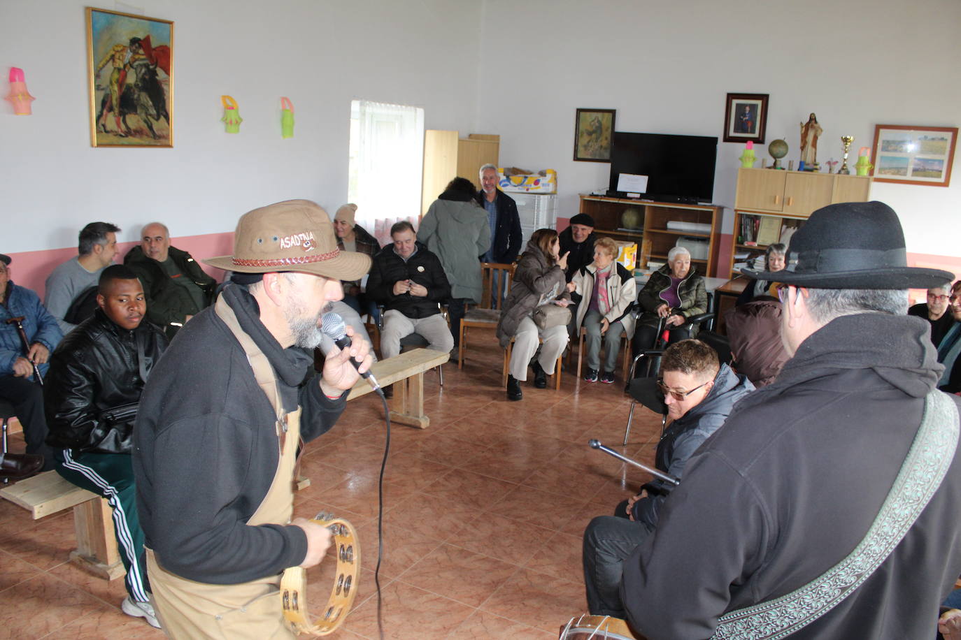 Gallegos de Solmirón disfruta de una castañada