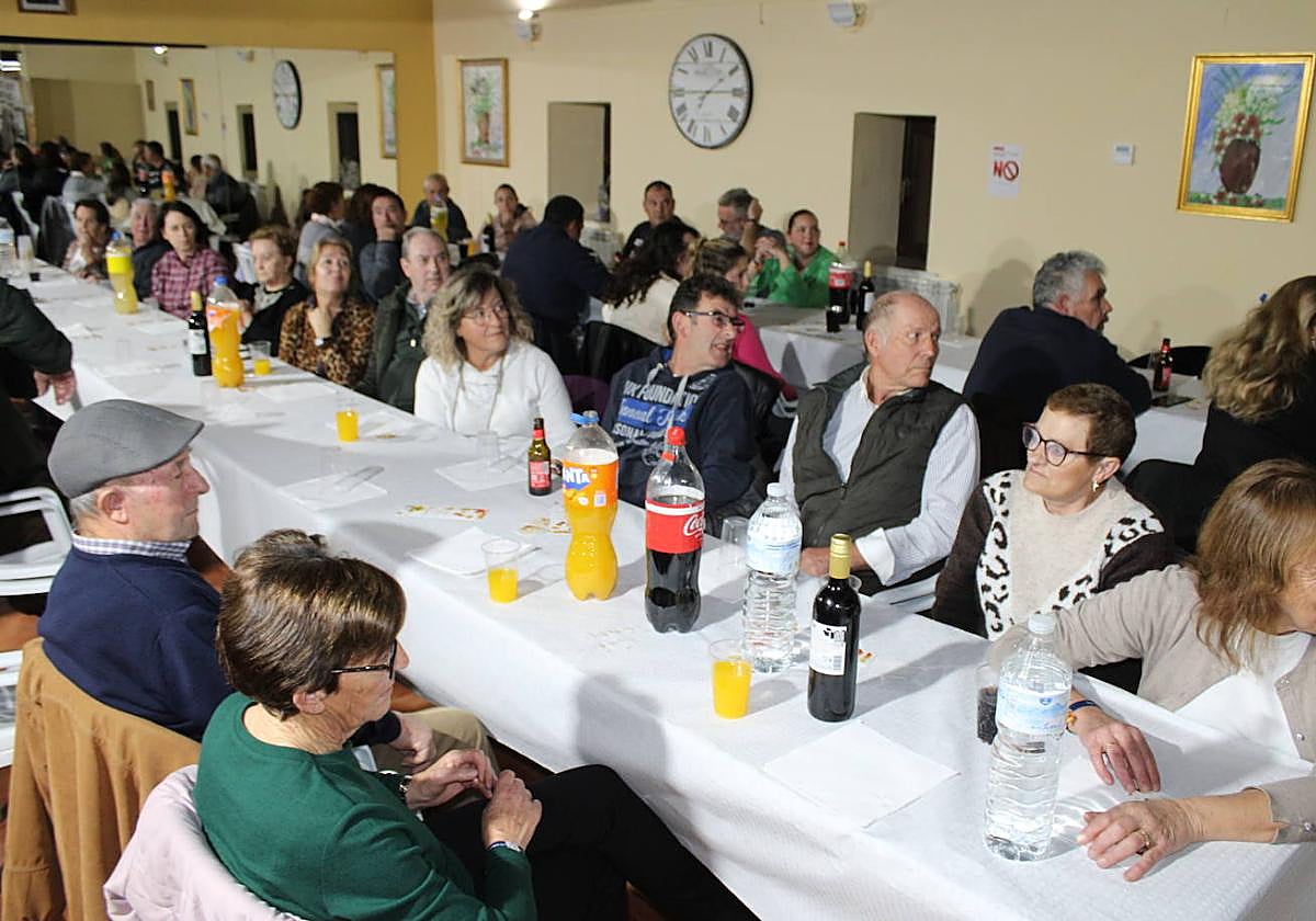 El sabor de las castañas y el chocolate despiden el mes de noviembre en Frades de la Sierra