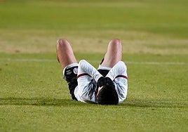 Davo se tapa la cara tras caer lesionado este domingo en el Helmántico.