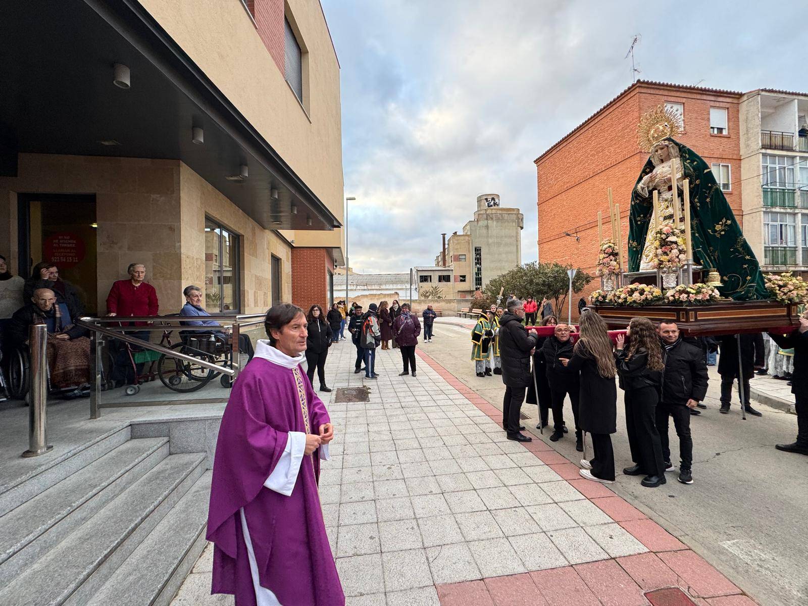 La Virgen de la Esperanza visita las residencias de Peñaranda
