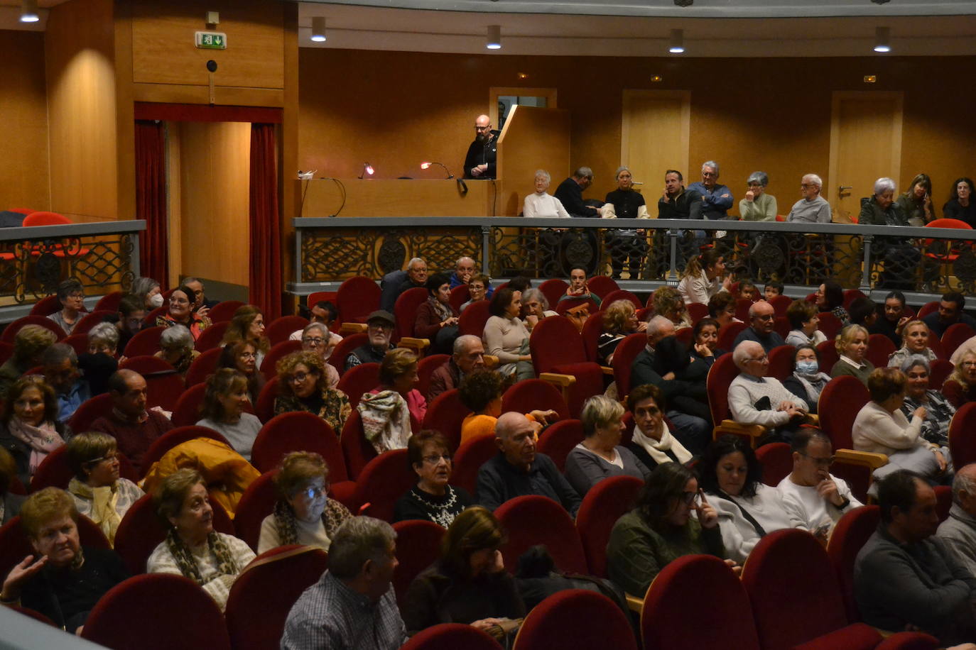 Mayalde inunda el Teatro Nuevo de tradición y libertad