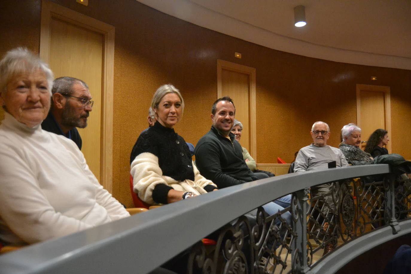 Mayalde inunda el Teatro Nuevo de tradición y libertad