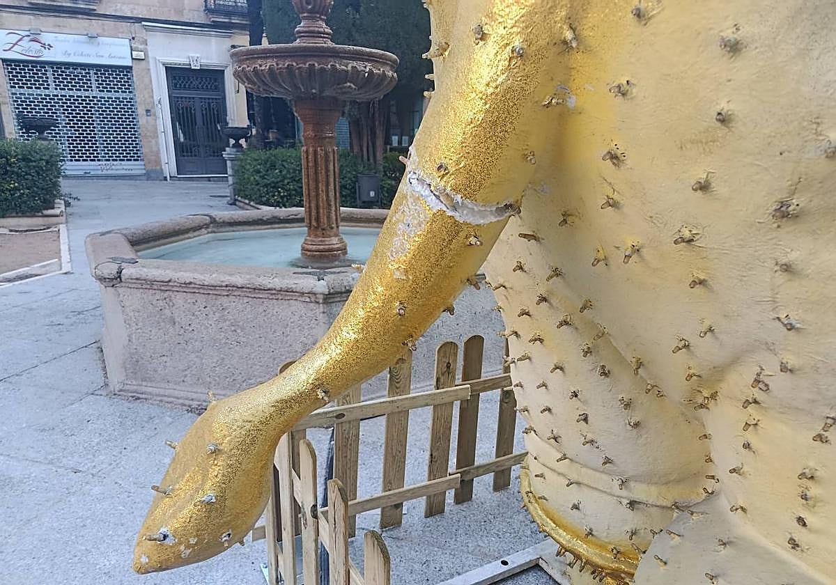 Imagen del desperfecto que presenta el elefante ubicado en la Plaza de la Libertad.