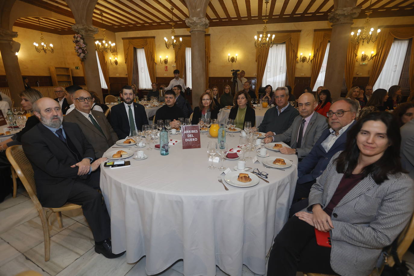 Antonio Notario (Facultad de Filosofía de la USAL), Jesús Ángel Jiménez (Facultad de Geografía e Historia de la USAL) , Julio Ballesteros (Fundación General Universidad de Salamanca), Sergio Vaquero (CSIF Salamanca), María del Mar Abad (Facultad de Medicina de la USAL), María del Mar Canedo (Facultad de Ciencias Químicas de la USAL, Emilio Calle, Jesús Galende (Facultad de Economía y Empresa de la USAL, Juan José García (Facultad de Psicología de la USAL) y Carmen Ibáñez (Junta de Castilla y León).