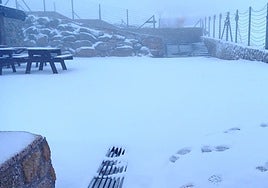 Imagen de la nieve caída en La Covatilla en la madrugada del pasado martes.