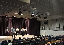 Actuación cultural en el auditorio Enrique de Sena de Santa Marta.