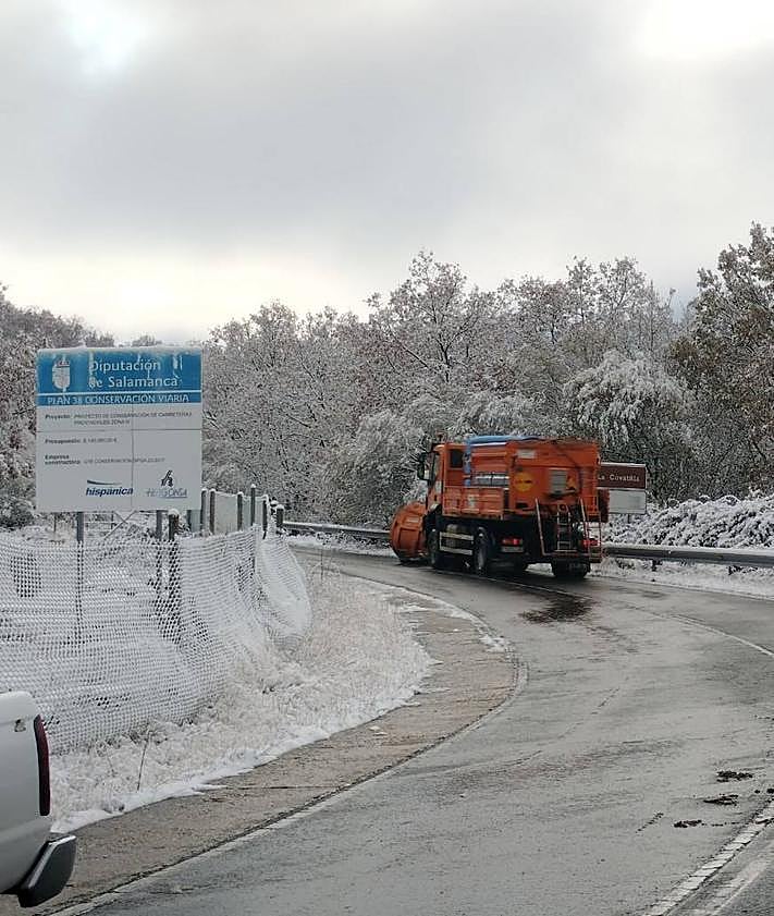Imagen secundaria 2 - Salamanca registra la primera nevada del otoño en una noche gélida, con casi -6ºC en una de sus estaciones
