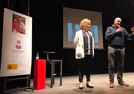 La narradora Verónica Pensosi y José Luis Sánchez en el CDS.