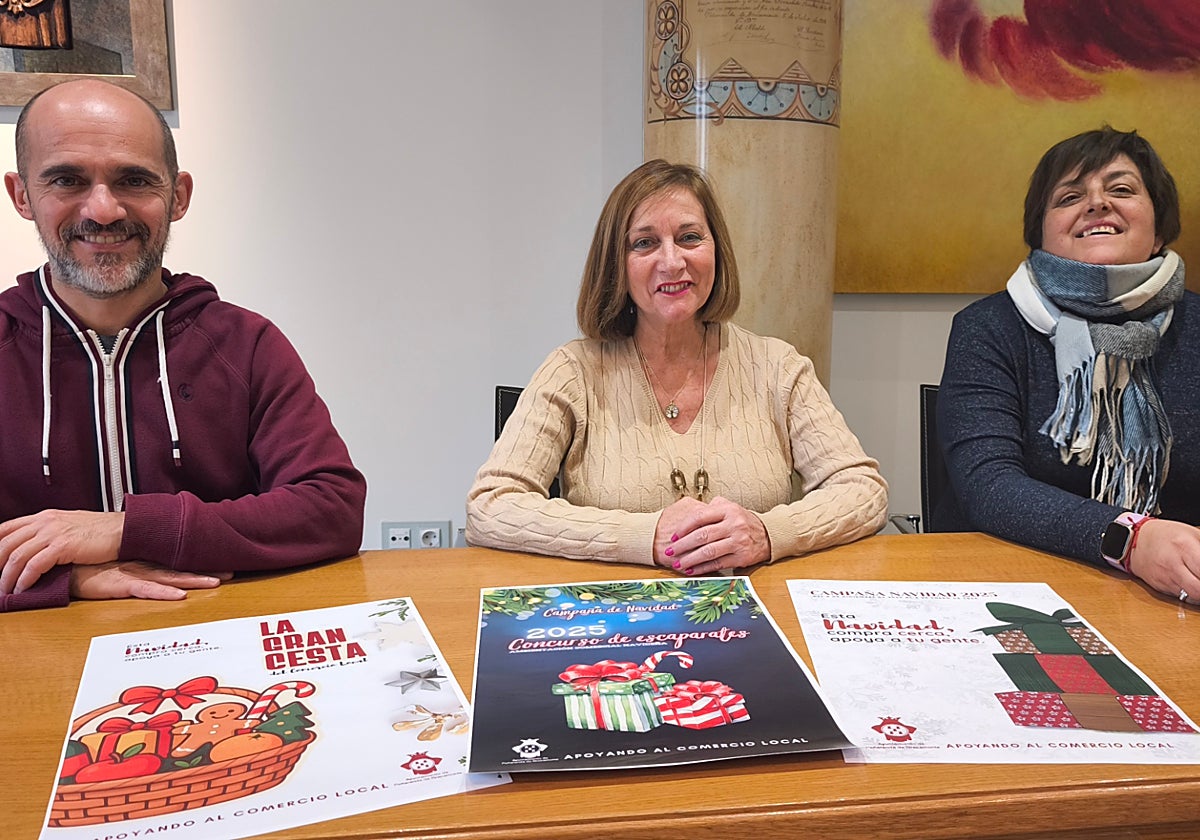 Pedro Pérez, Carmen Ávila y Patro Macías.