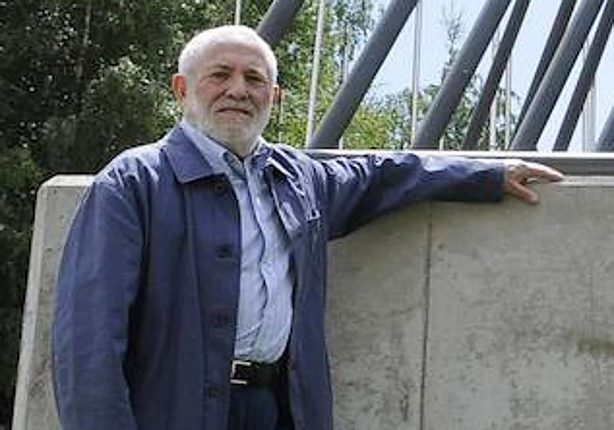 El escultor José Luis Alonso Coomonte.