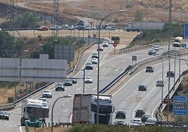 Gran volumen de tráfico durante una operación salida en la glorieta de Buenos Aires.