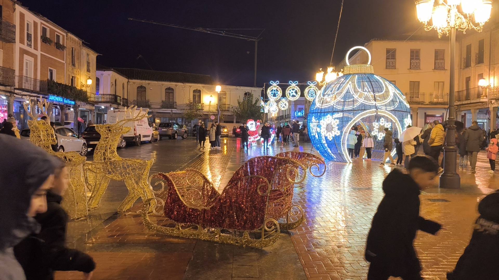 Peñaranda hace brillar sus plazas históricas y calles principales por navidades
