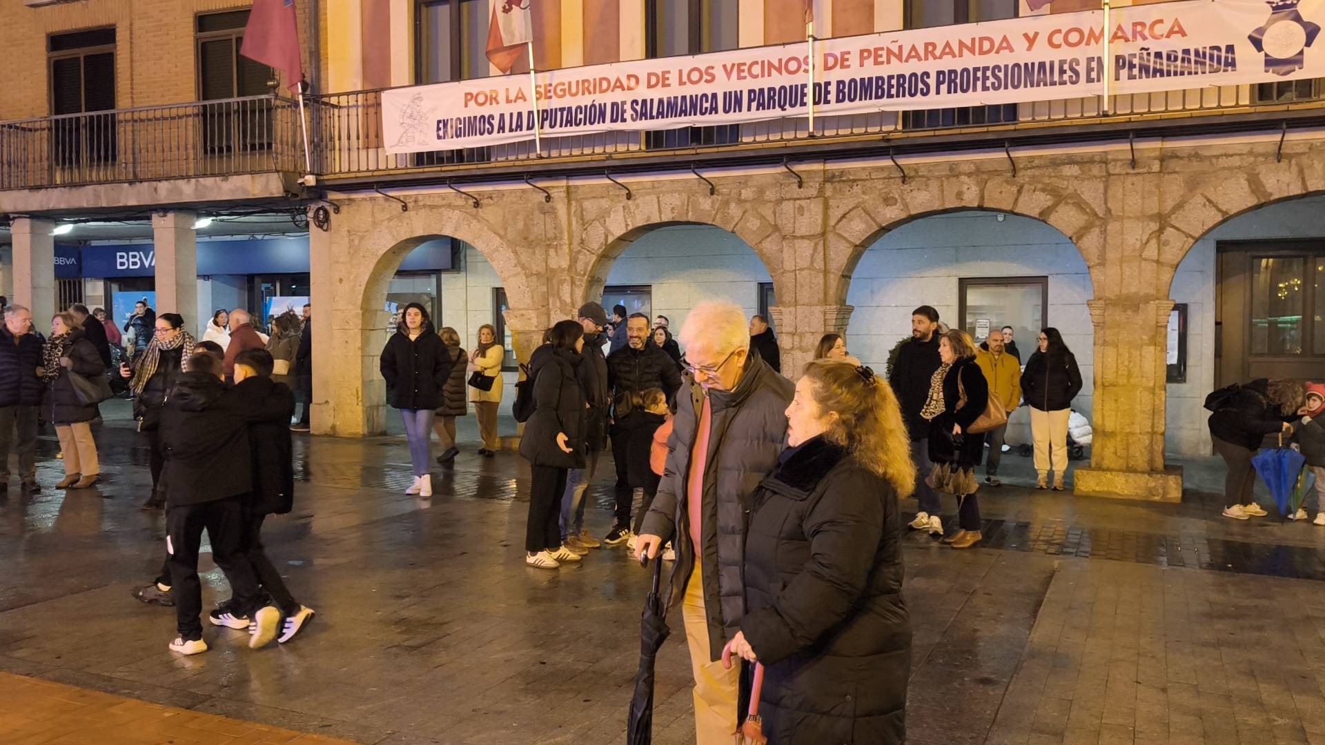 Peñaranda hace brillar sus plazas históricas y calles principales por navidades