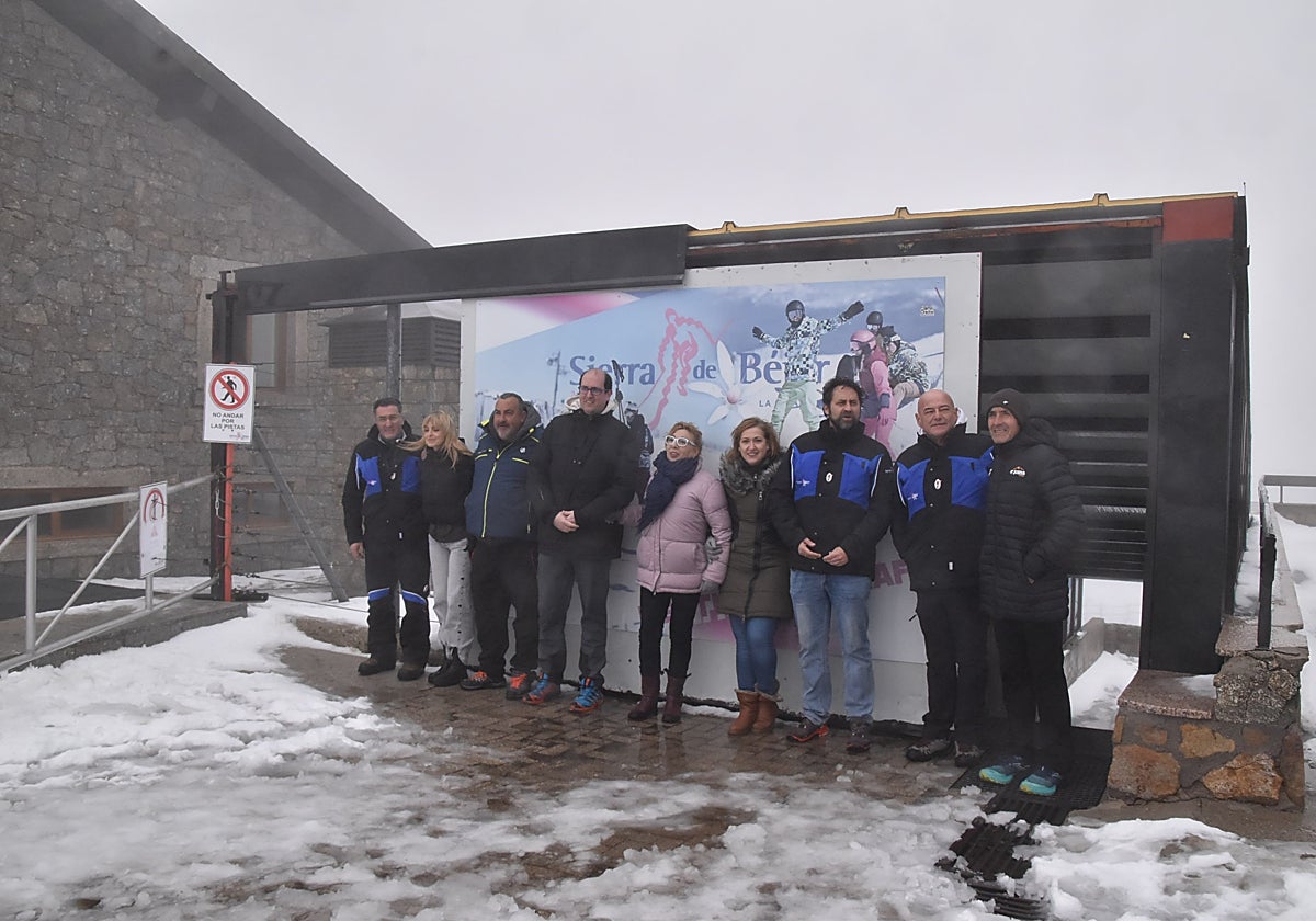 Béjar abre la temporada de nieve en La Covatilla con niebla y lluvia