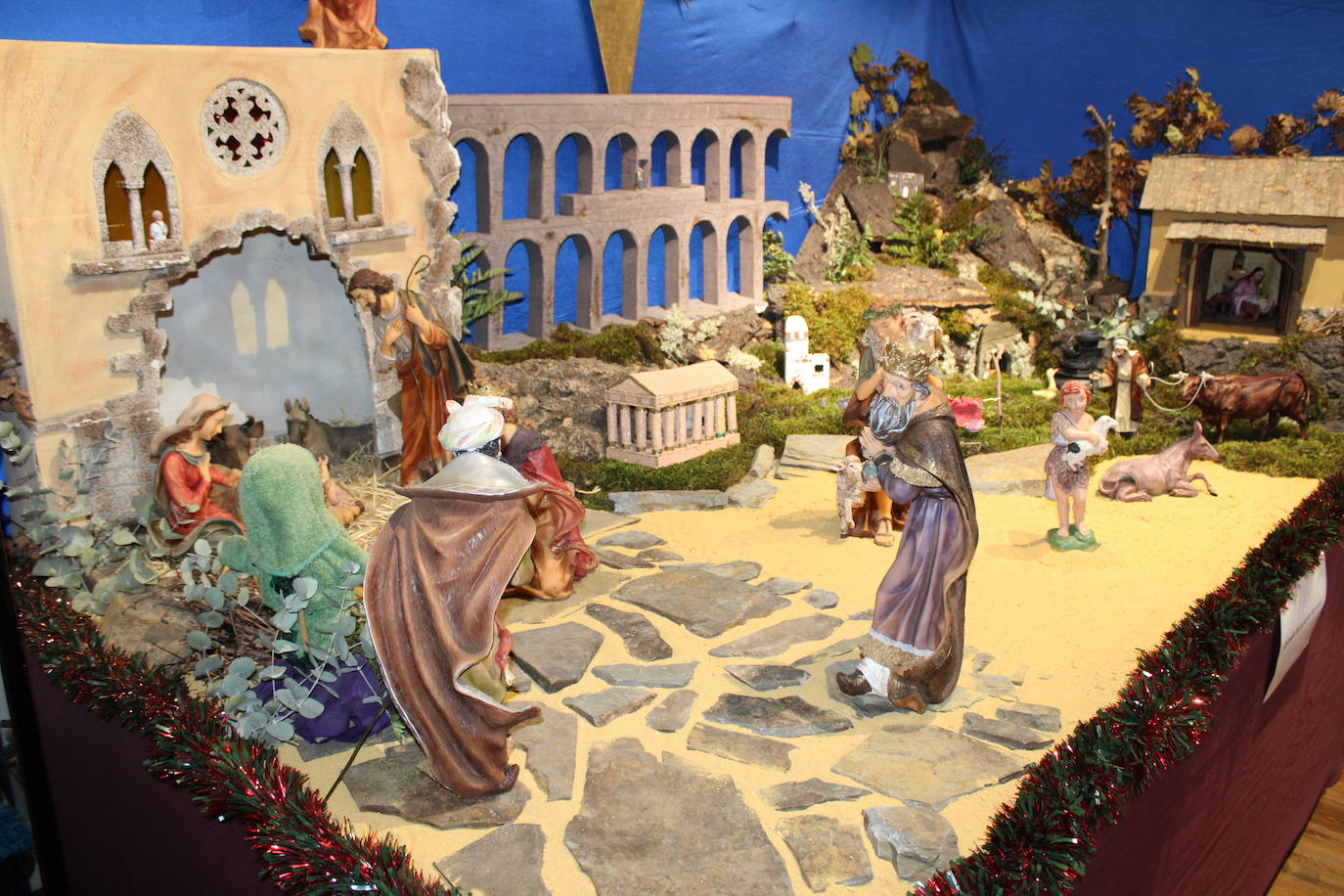 Béjar abre su muestra solidaria de belenes
