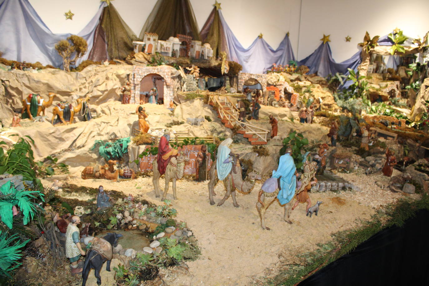 Béjar abre su muestra solidaria de belenes