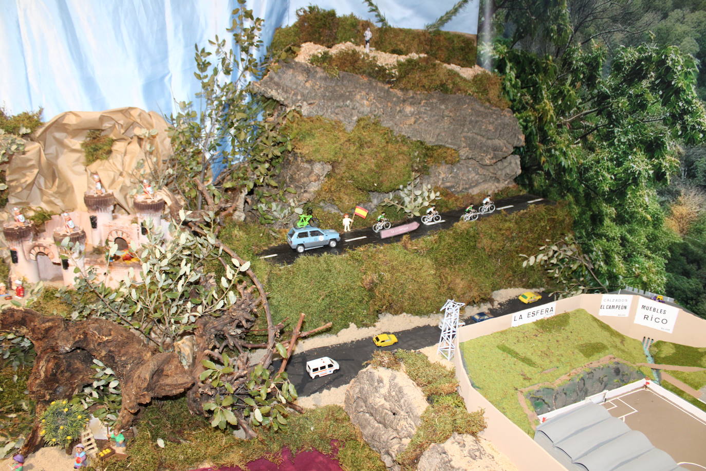 Béjar abre su muestra solidaria de belenes