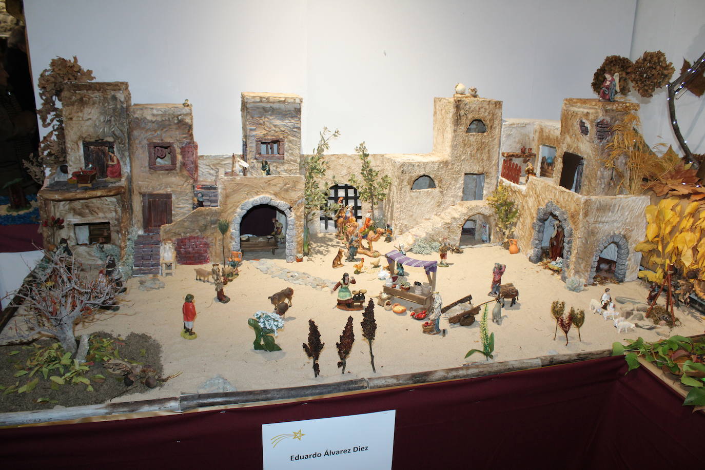 Béjar abre su muestra solidaria de belenes