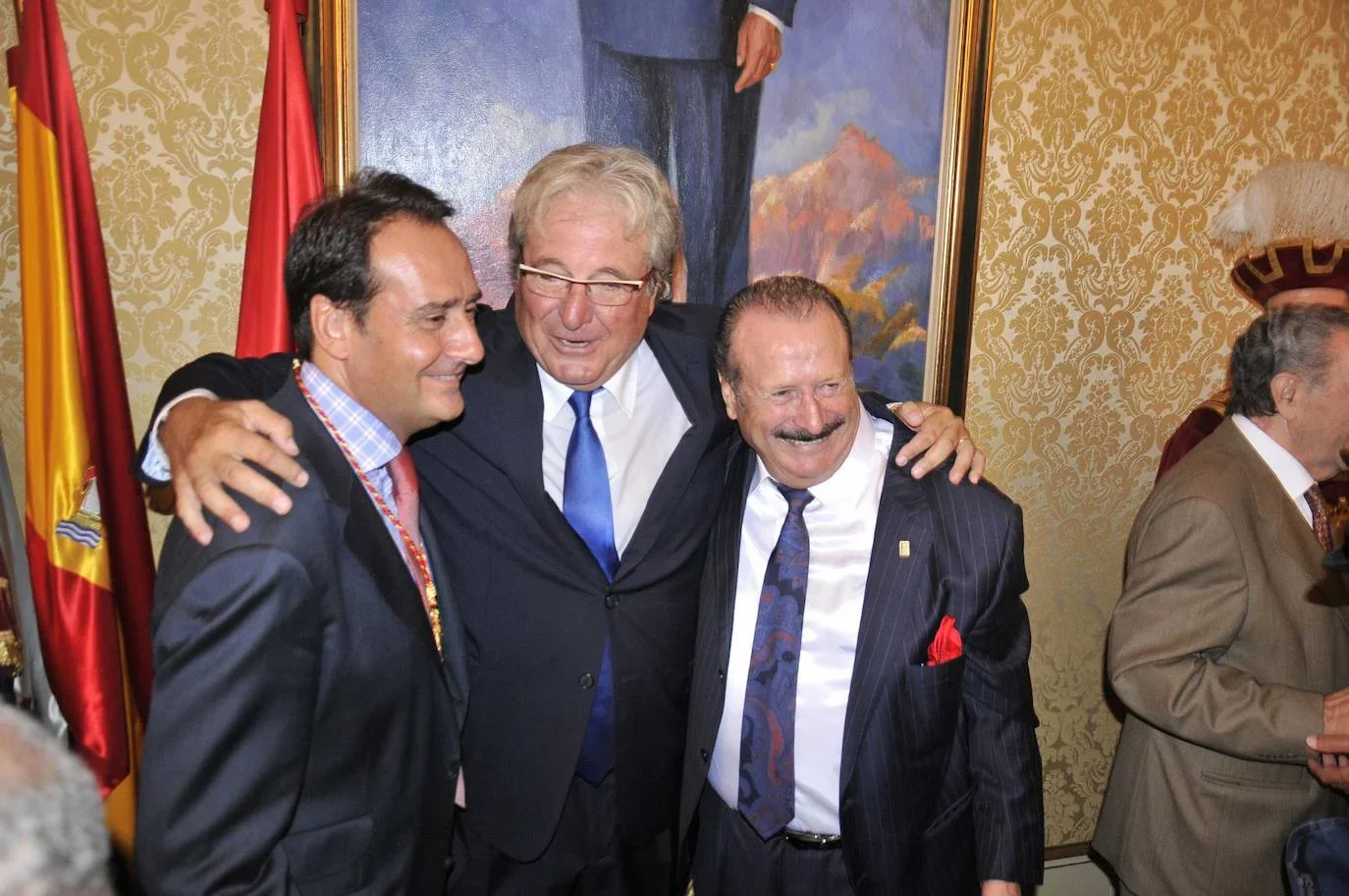 Jorge D'Alessandro protagonizó el pregón de 2012 desde el balcón de la Casa Consistorial acompañado por Jorge Recio y Silvestre Sánchez Sierra.