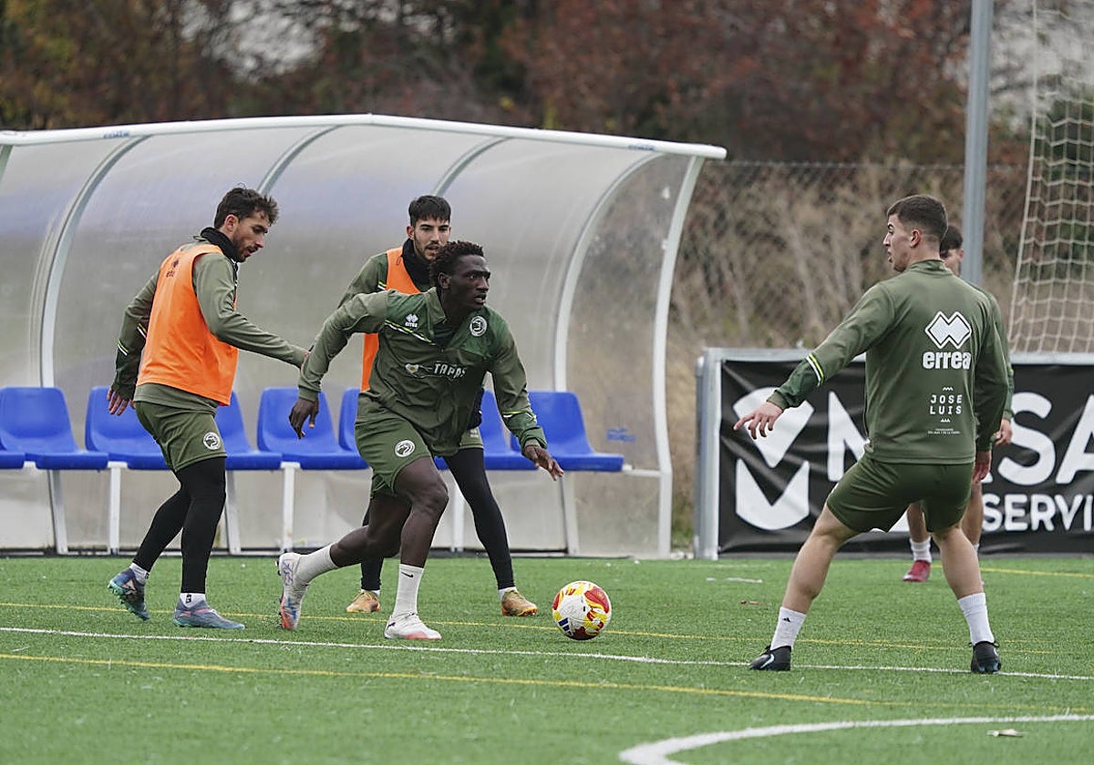 Álvaro Gómez (izquierda), en un entrenamiento de la presente semana.