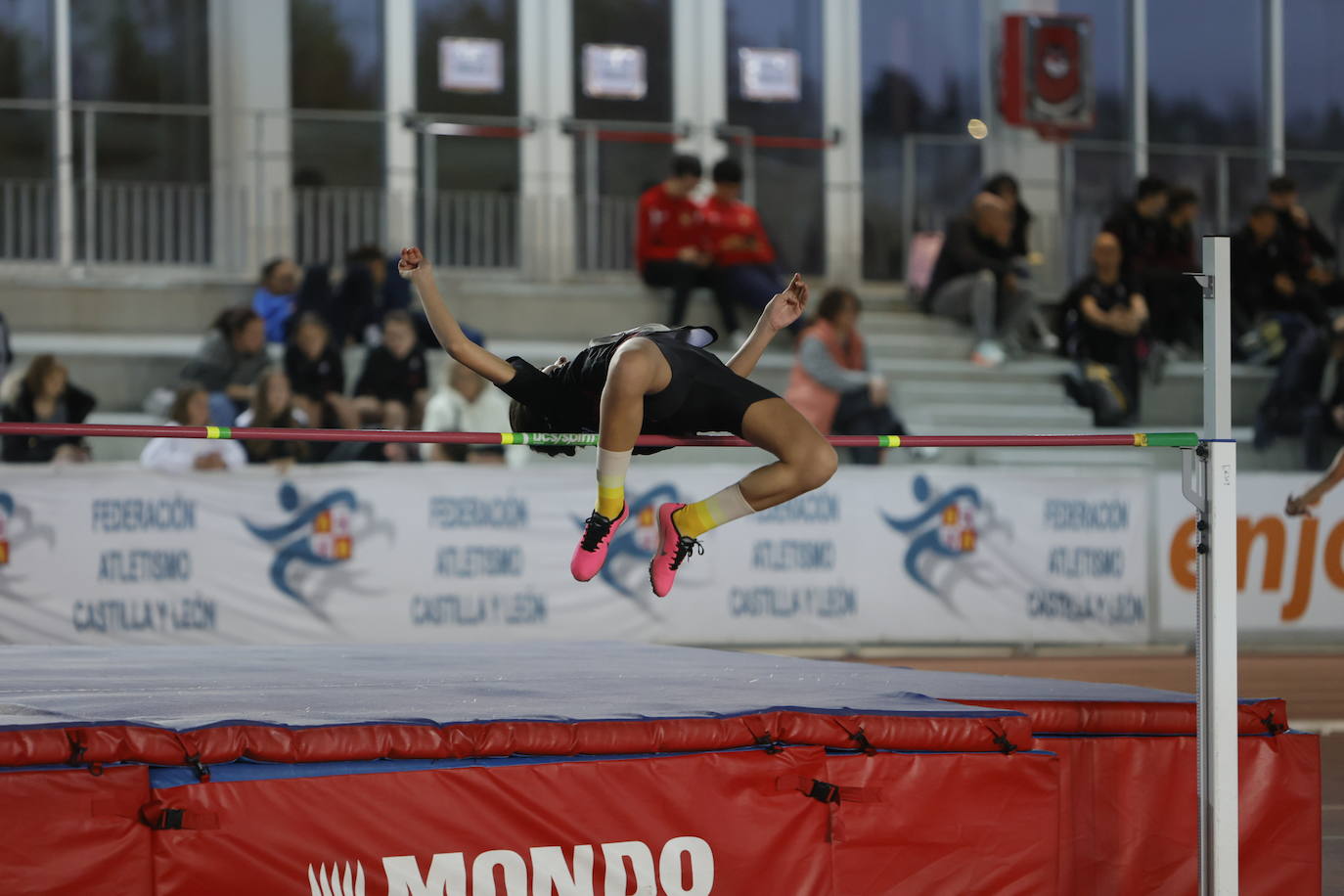 Las imágenes de una gran tarde de atletismo en la Carlos Gil Pérez