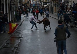 Paso del Toro de San Nicolás a toda velocidad por el recorrido