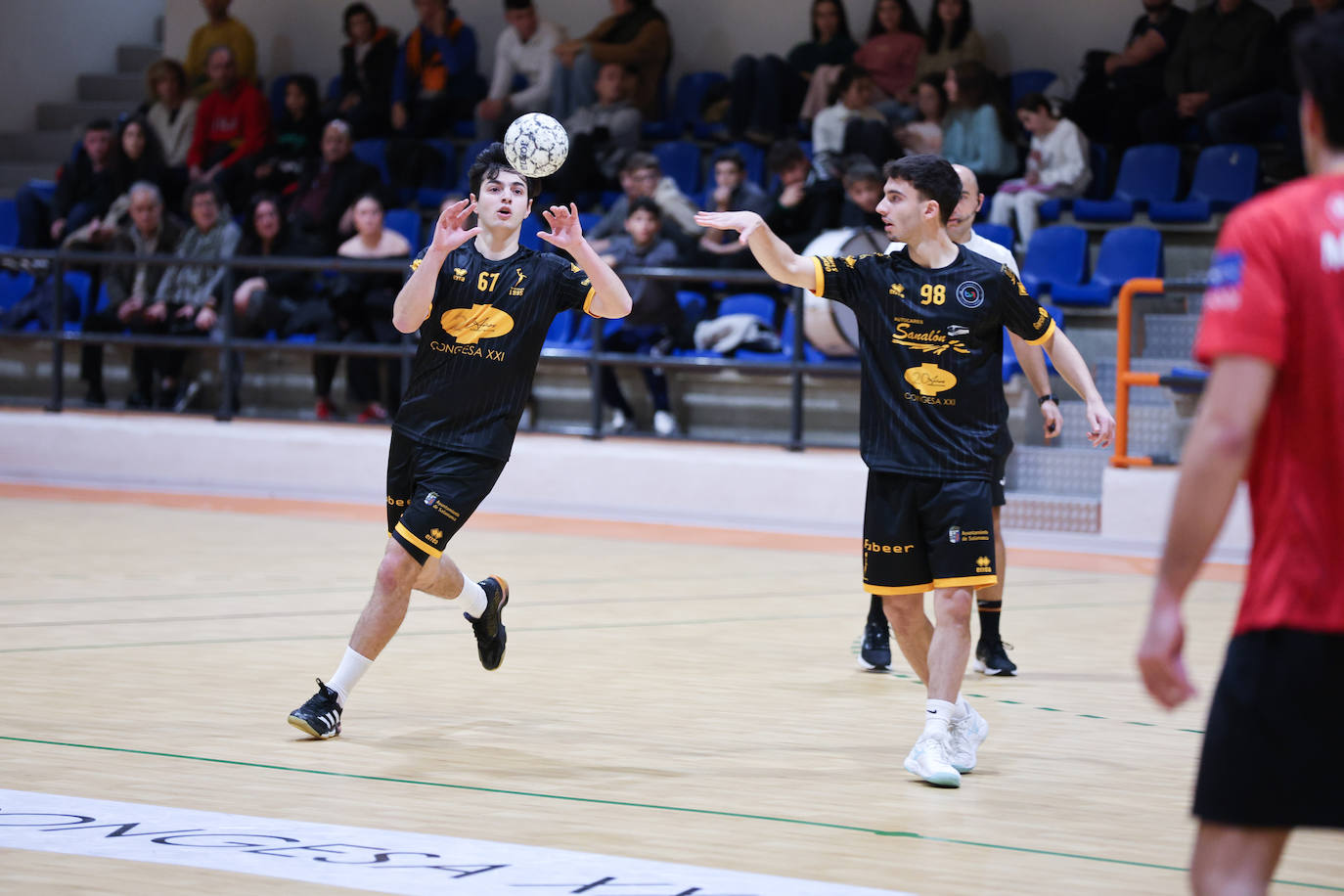 Importante y trabajado triunfo del Ciudad de Salamanca frente al Royal Premium Gijón (37-36)